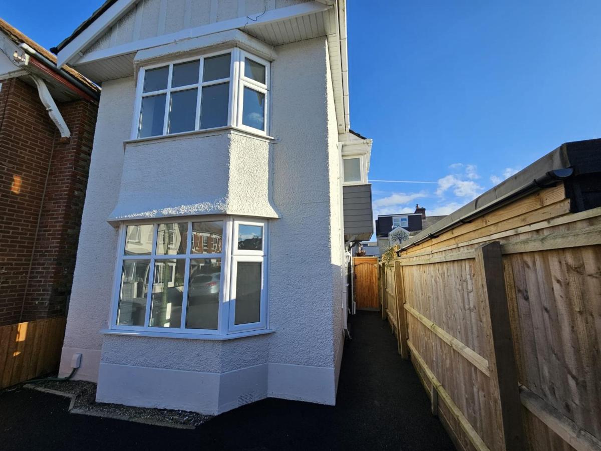 Newly Renovated 3 Bedroom Victorian Detached House Борнмут Экстерьер фото
