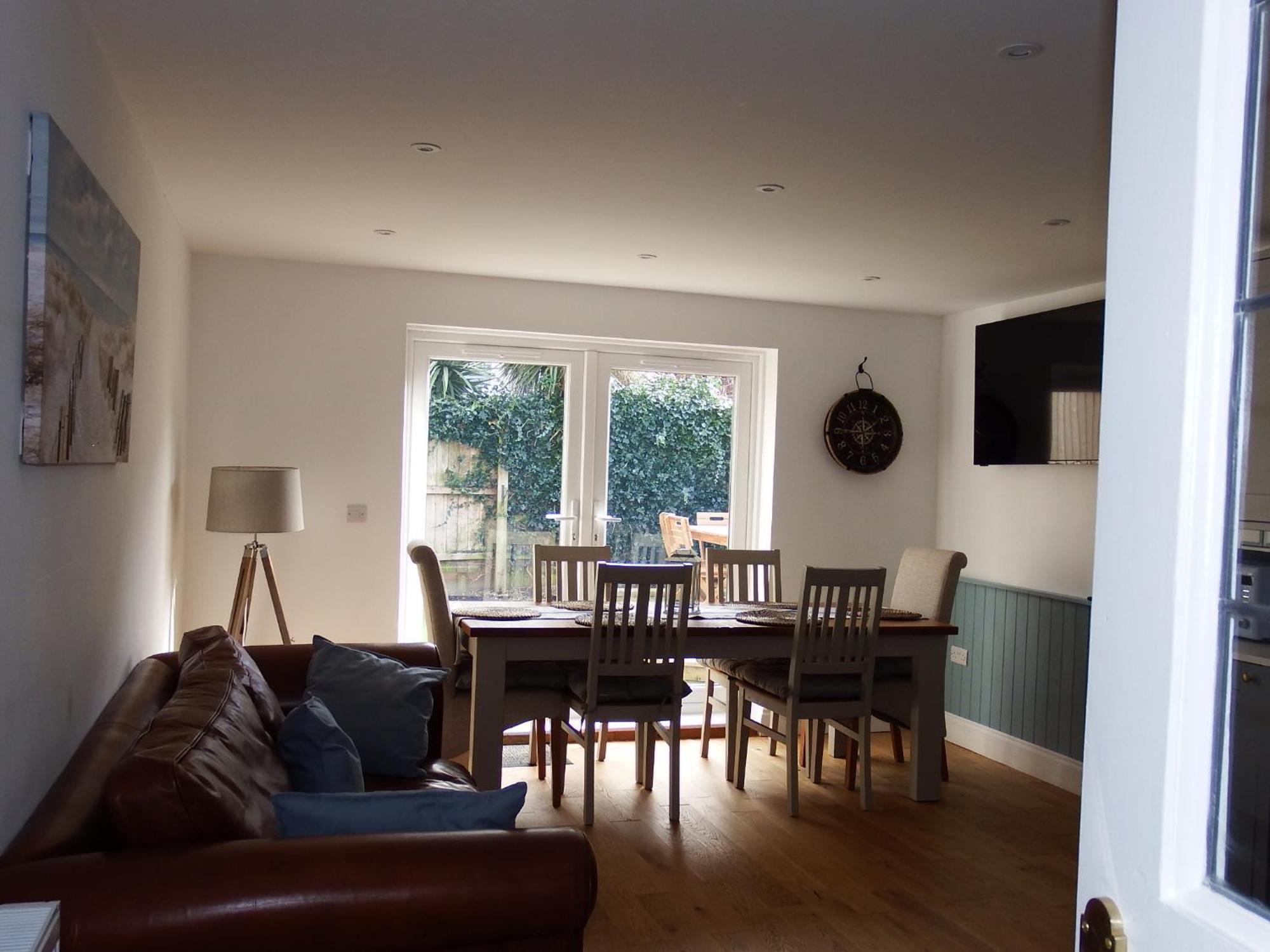 Newly Renovated 3 Bedroom Victorian Detached House Борнмут Экстерьер фото