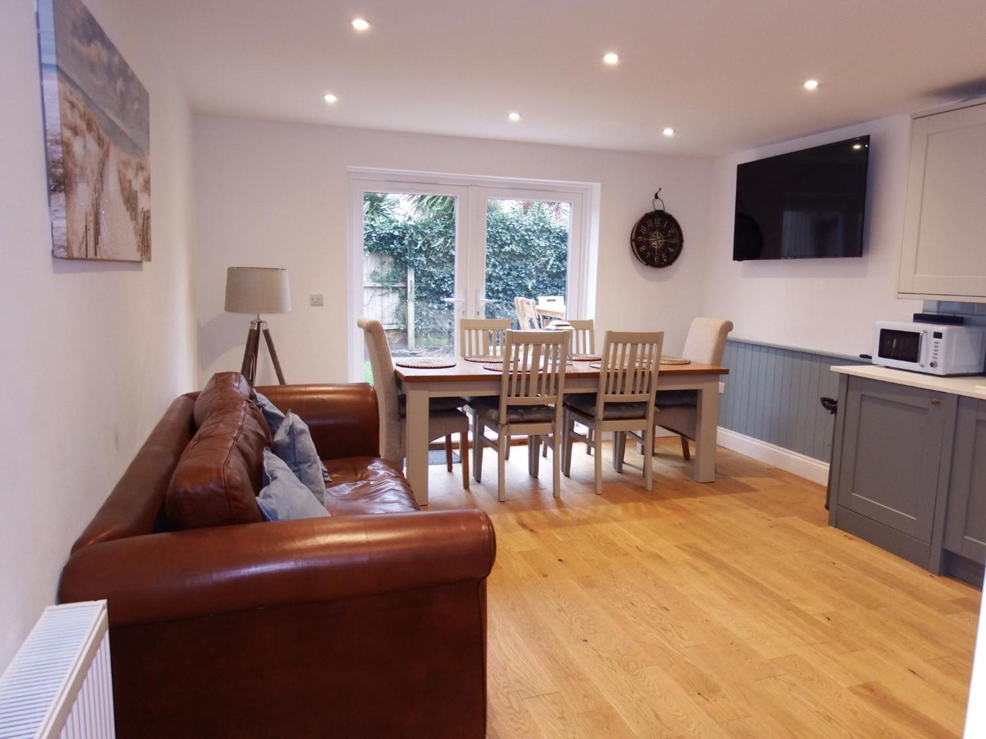 Newly Renovated 3 Bedroom Victorian Detached House Борнмут Экстерьер фото