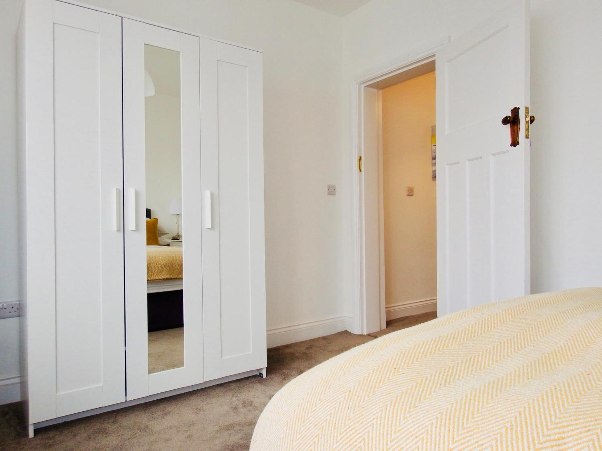 Newly Renovated 3 Bedroom Victorian Detached House Борнмут Экстерьер фото